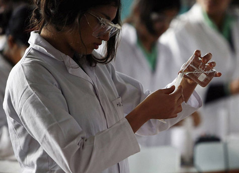 A study has shown that social science students are more likely to be in a job after leaving university than science or arts graduates